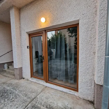 D Guest house *
